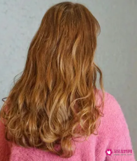板栗棕色头发图片大全(适合40岁女人的发型颜色)