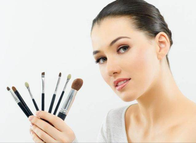 日常妆容化妆步骤及方法(如何学会化妆打扮自己)
