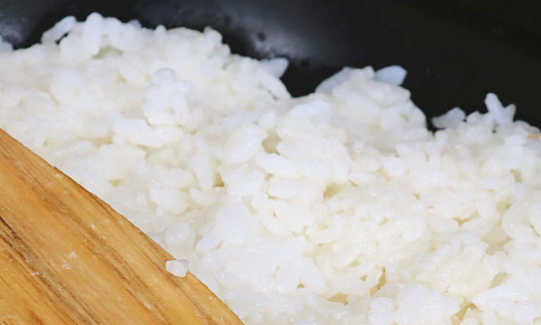吃隔夜的米饭对身体有害吗(长期吃隔夜的米饭好吗)