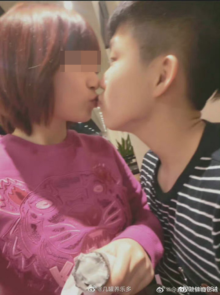 王楚钦和前女友接吻照(王楚钦前女友照片)